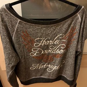 Cropped sweatshirt with wide neck. Harley Davidson